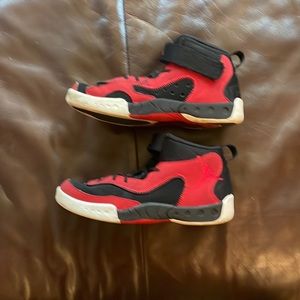 Boys Air Jordan size 2.5Y shoes